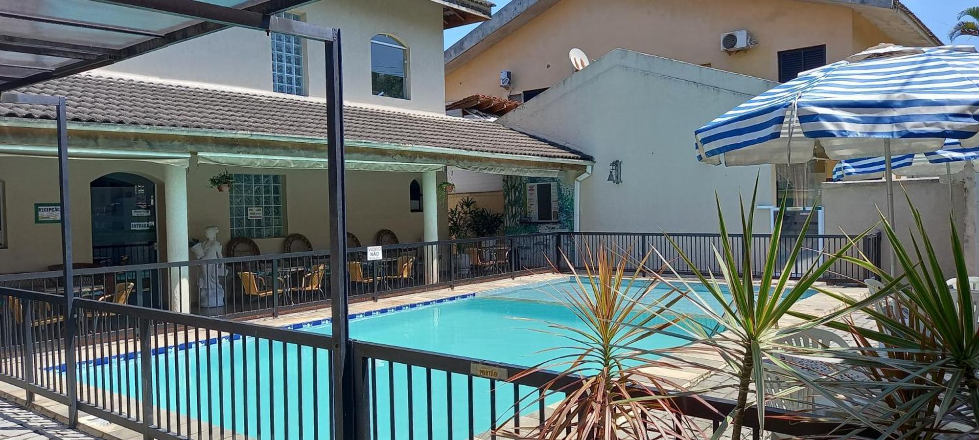 Pousada Parque Suites Estacionamento E Piscina グァルジャー エクステリア 写真