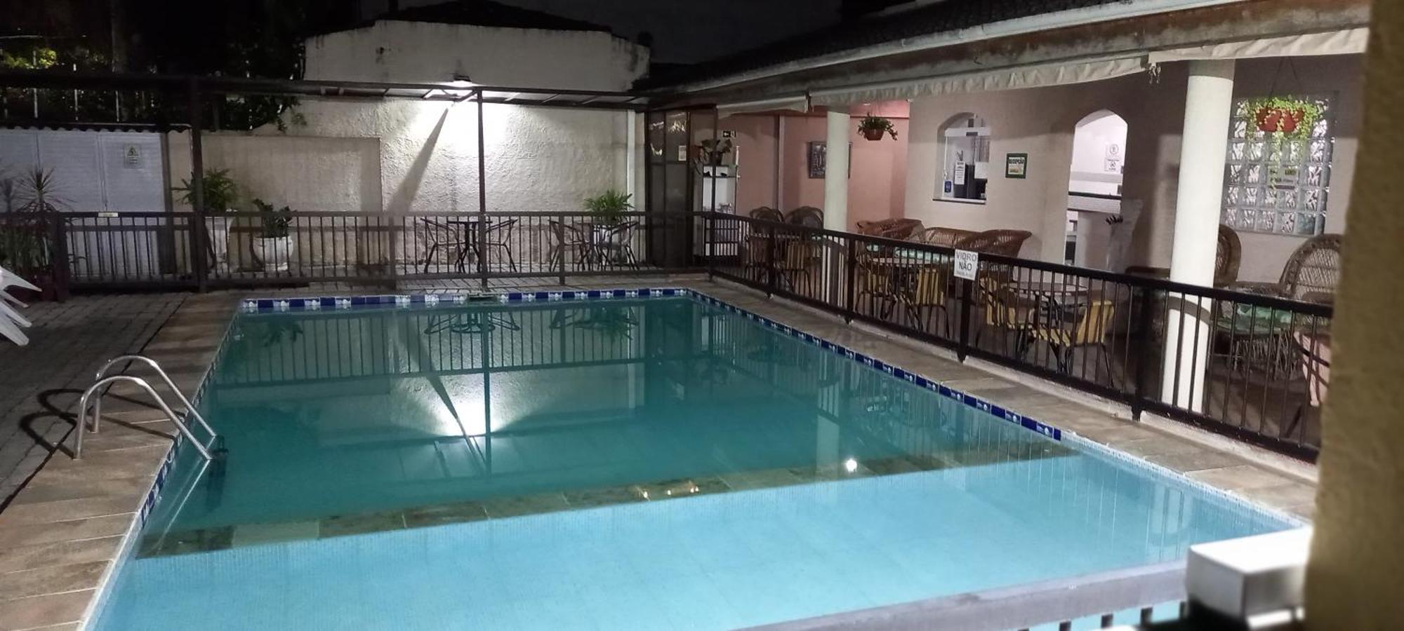 Pousada Parque Suites Estacionamento E Piscina グァルジャー エクステリア 写真