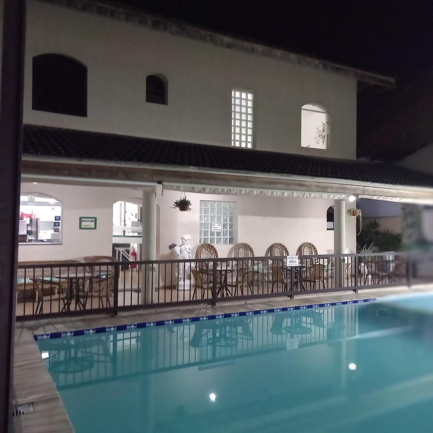 Pousada Parque Suites Estacionamento E Piscina グァルジャー エクステリア 写真