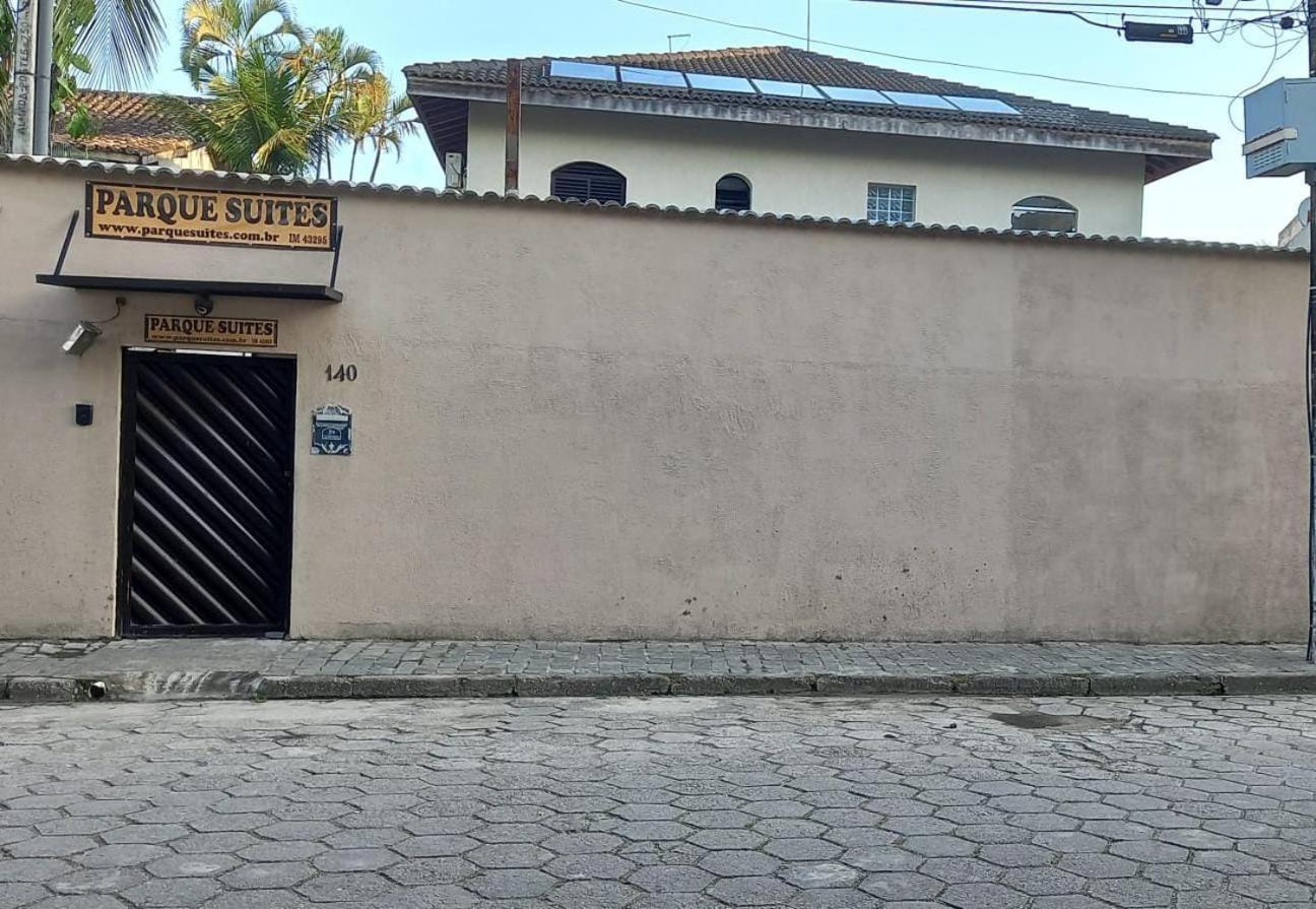 Pousada Parque Suites Estacionamento E Piscina グァルジャー エクステリア 写真