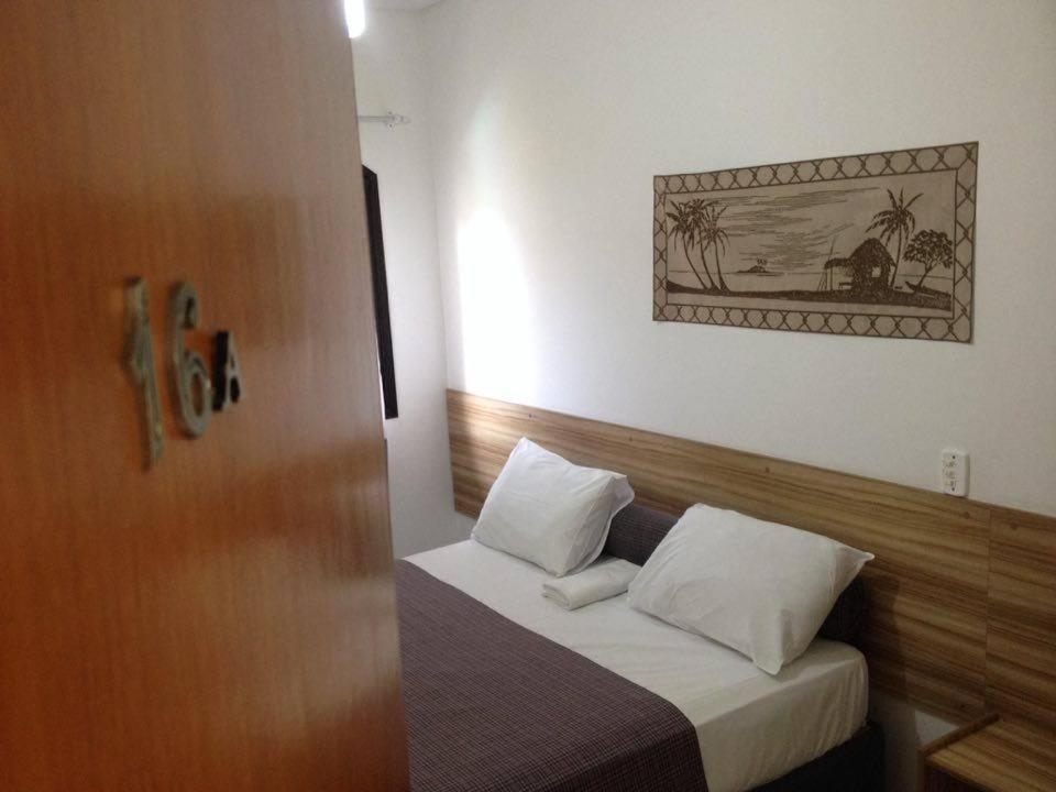Pousada Parque Suites Estacionamento E Piscina グァルジャー 部屋 写真