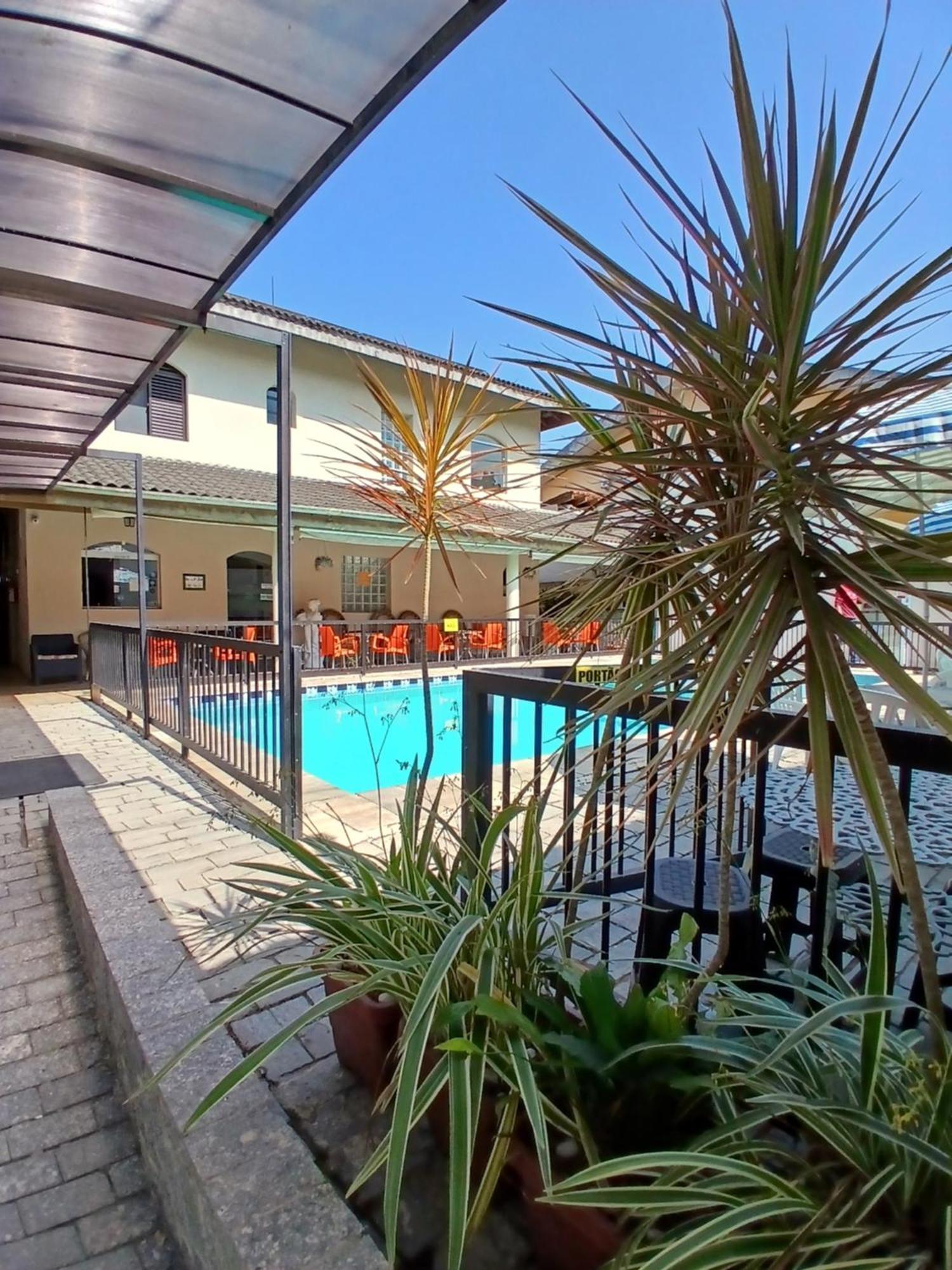 Pousada Parque Suites Estacionamento E Piscina グァルジャー エクステリア 写真