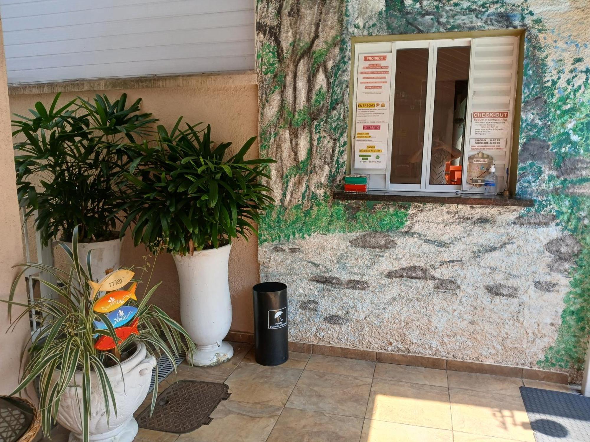 Pousada Parque Suites Estacionamento E Piscina グァルジャー エクステリア 写真