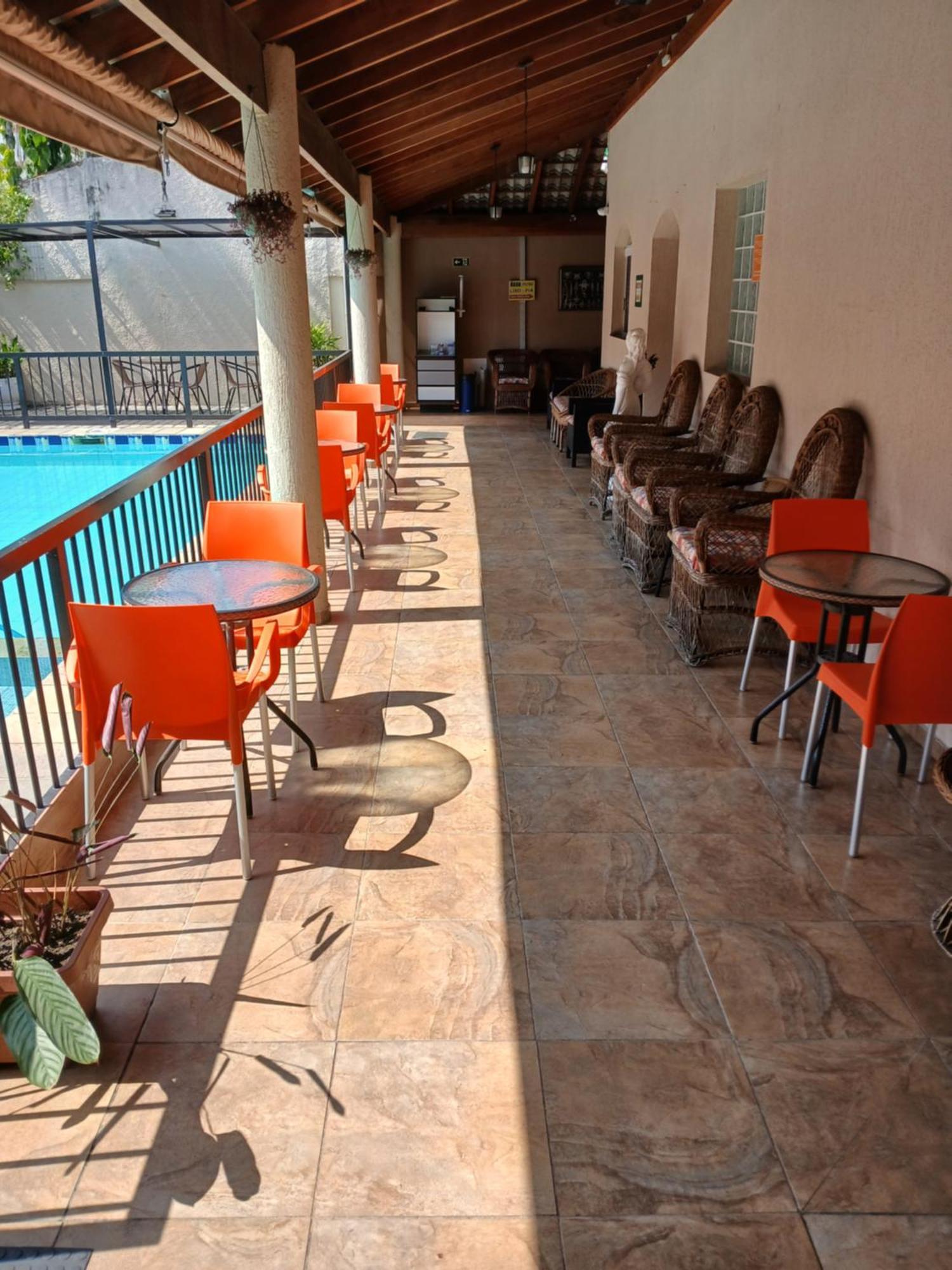 Pousada Parque Suites Estacionamento E Piscina グァルジャー エクステリア 写真