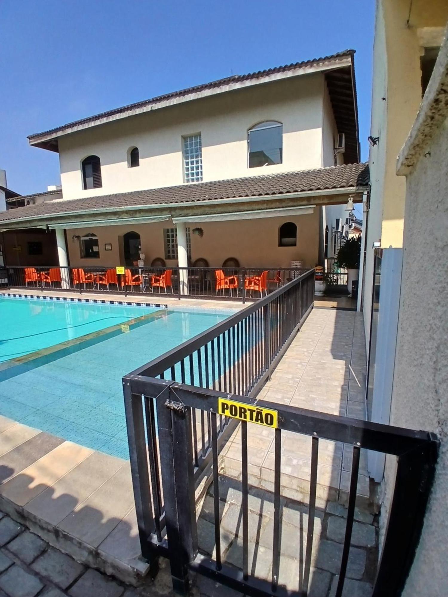 Pousada Parque Suites Estacionamento E Piscina グァルジャー エクステリア 写真